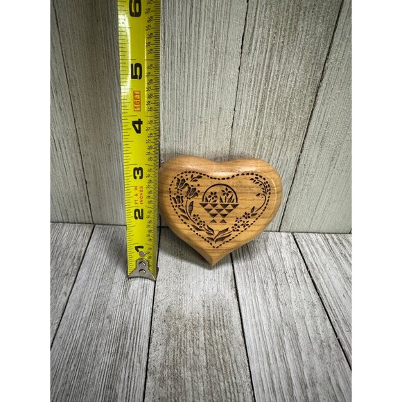 Vtg Sankyo Lasercraft Wood Heart Shaped Music Box Plays It's A Small World Works - Picture 4 of 5